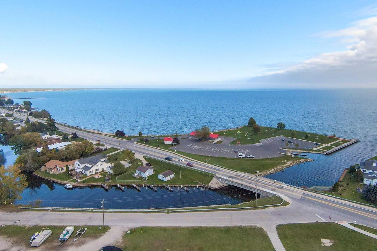 Cozy Tawas City Home With Views Of Lake Huron! Buitenkant foto