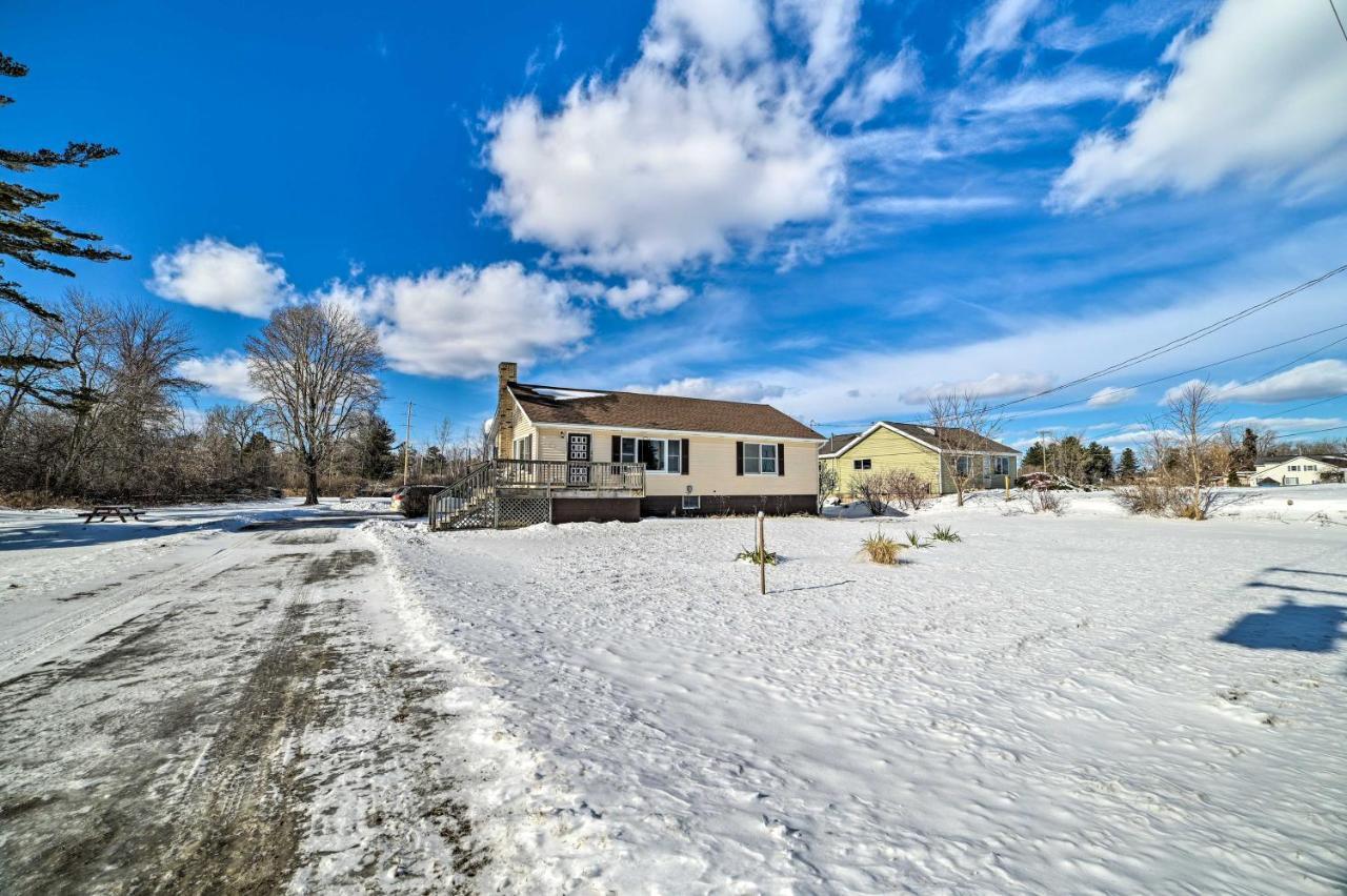 Cozy Tawas City Home With Views Of Lake Huron! Buitenkant foto